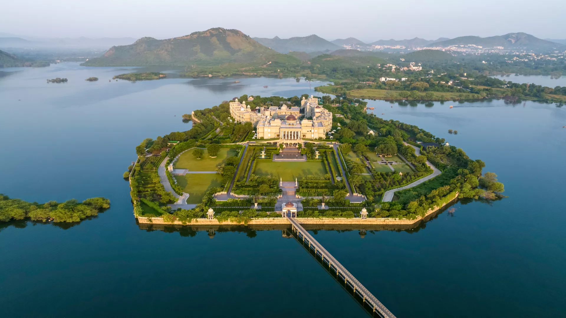 best wedding hotels in udaipur